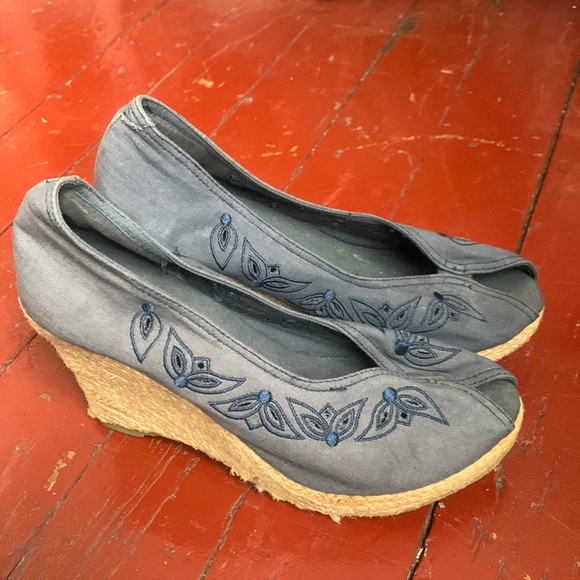 Volatile open toe wedges. - Picture 2 of 7